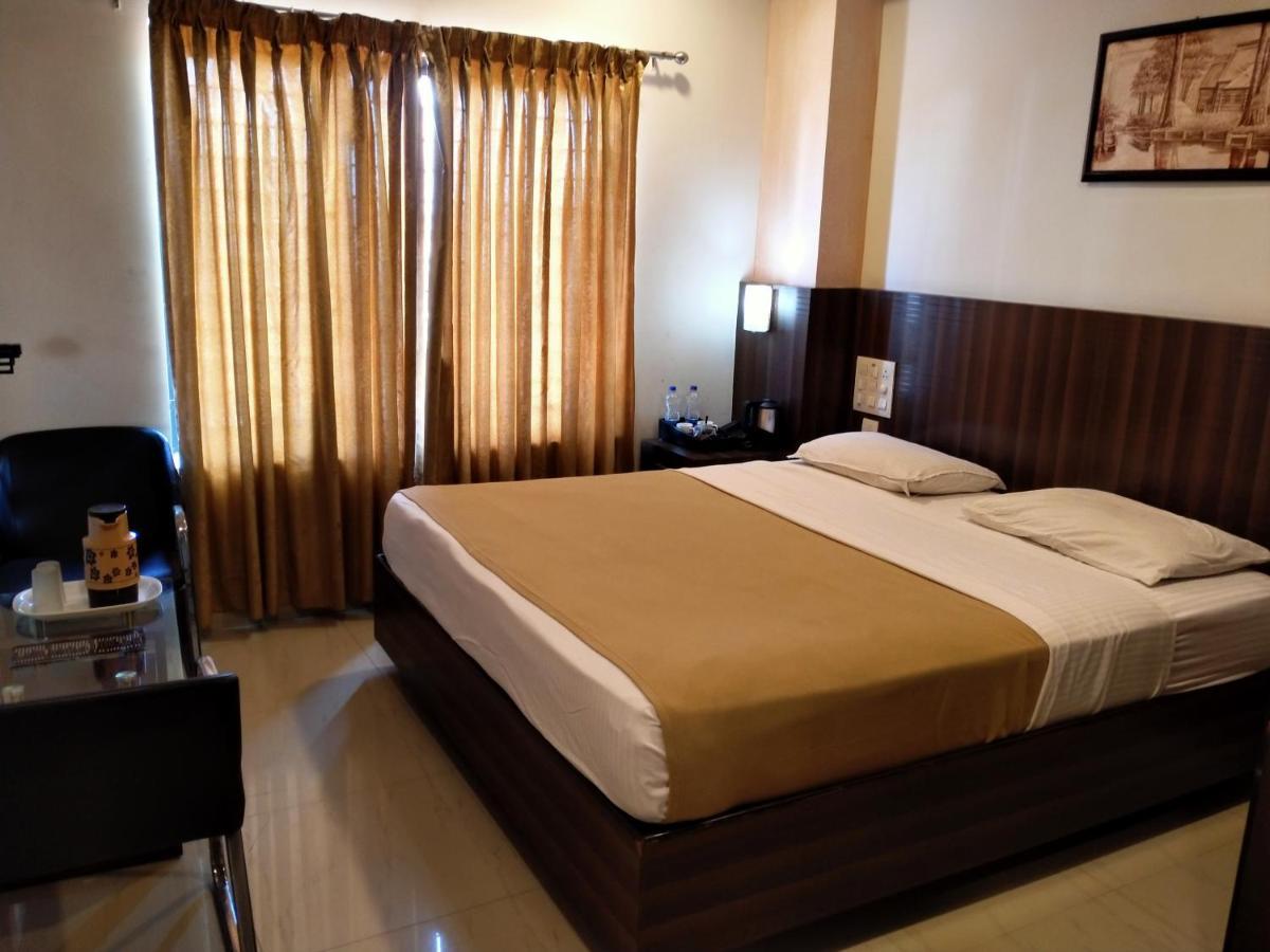 Hotel Green Park Suites Manipal Esterno foto