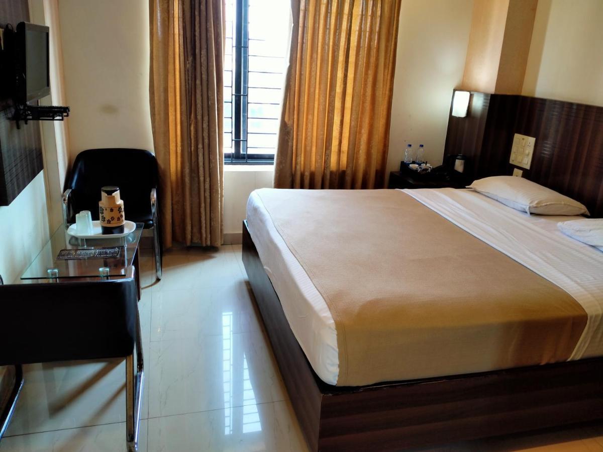 Hotel Green Park Suites Manipal Esterno foto